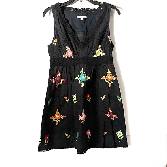 Embroidered floral sleeveless black dress - Picture 1 of 5